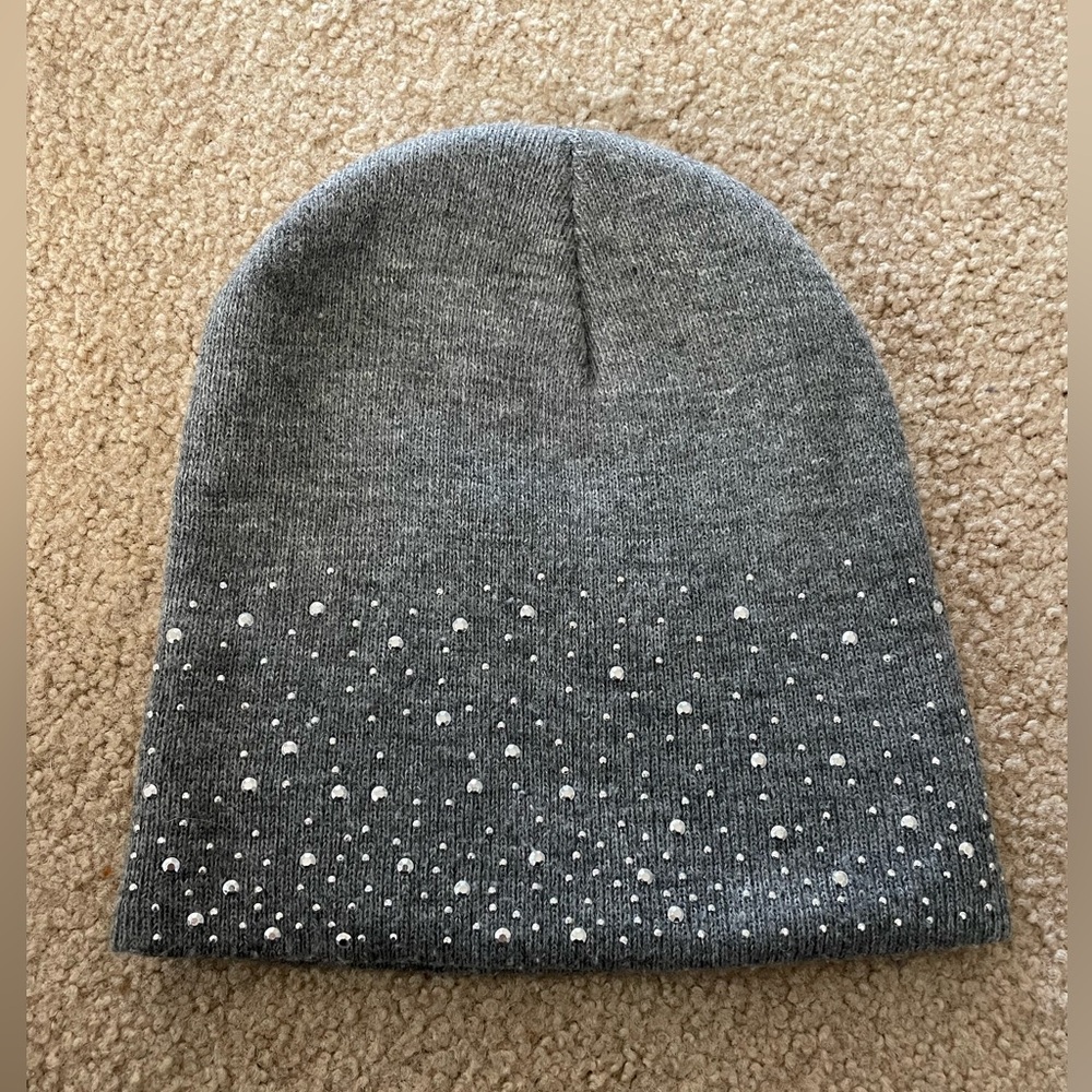 Grey beanie with different size silver studs